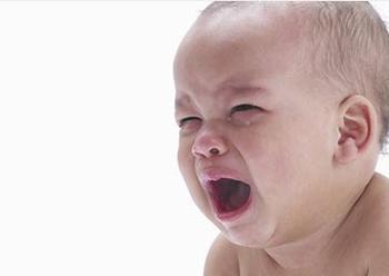 婴儿脖子有白斑是怎么回事?
